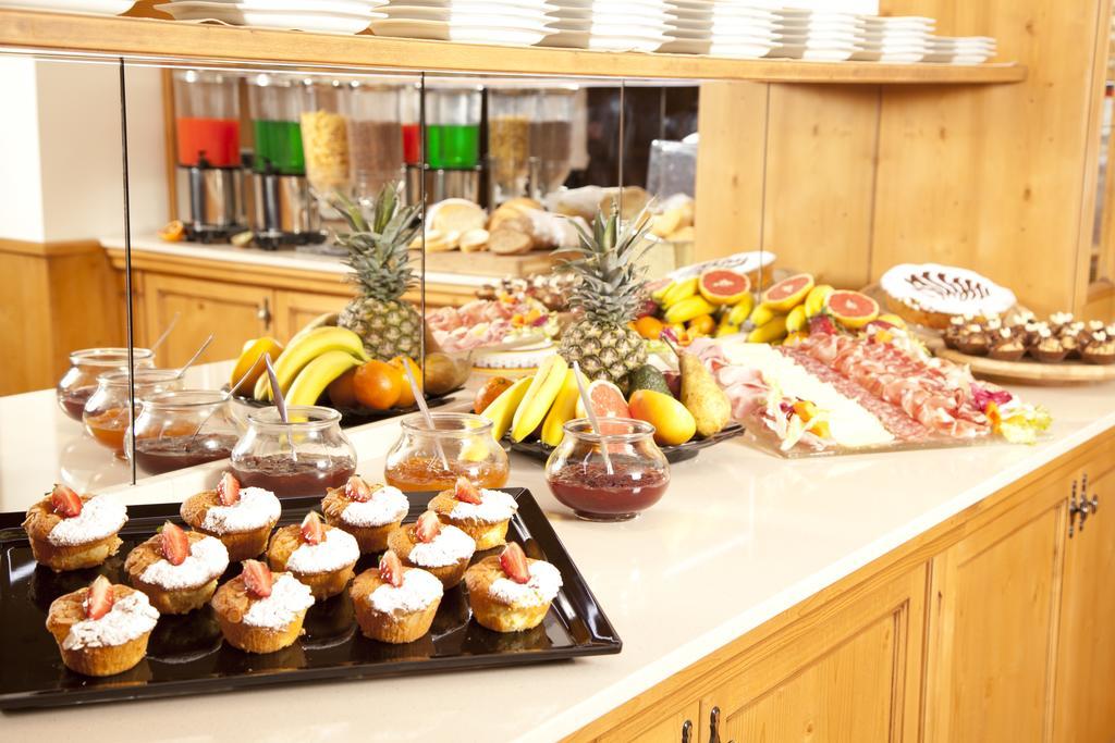 Hotel Europeo Alpine Charme & Wellness Pinzolo Ngoại thất bức ảnh