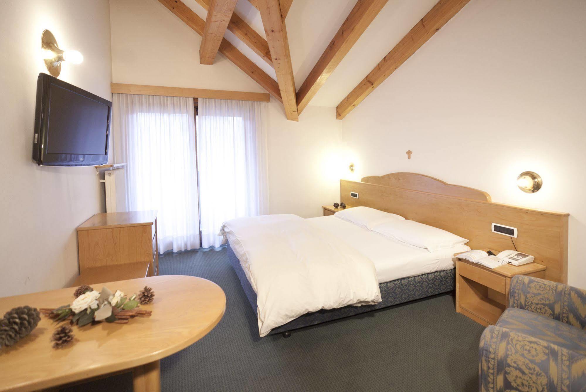 Hotel Europeo Alpine Charme & Wellness Pinzolo Ngoại thất bức ảnh