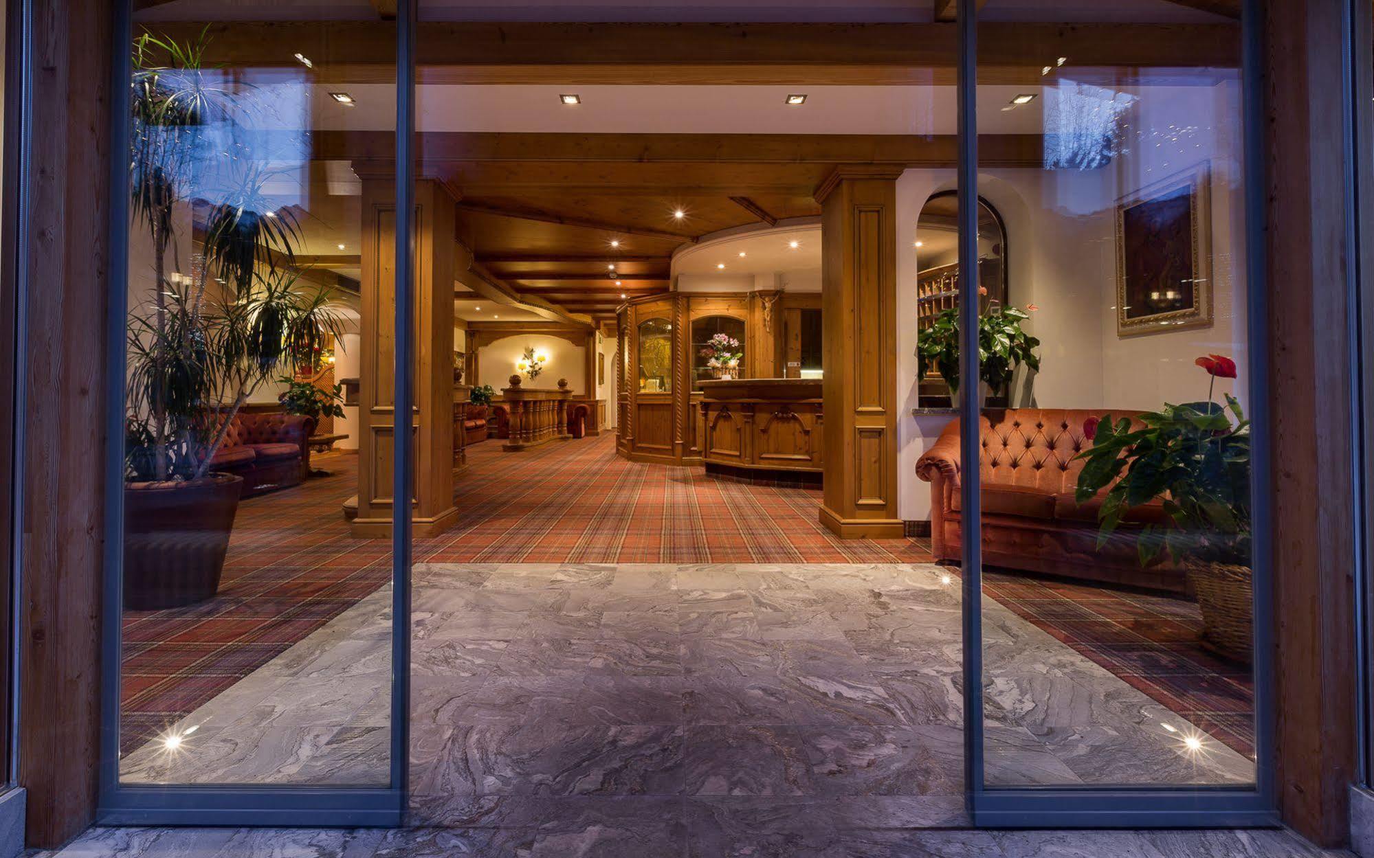 Hotel Europeo Alpine Charme & Wellness Pinzolo Ngoại thất bức ảnh