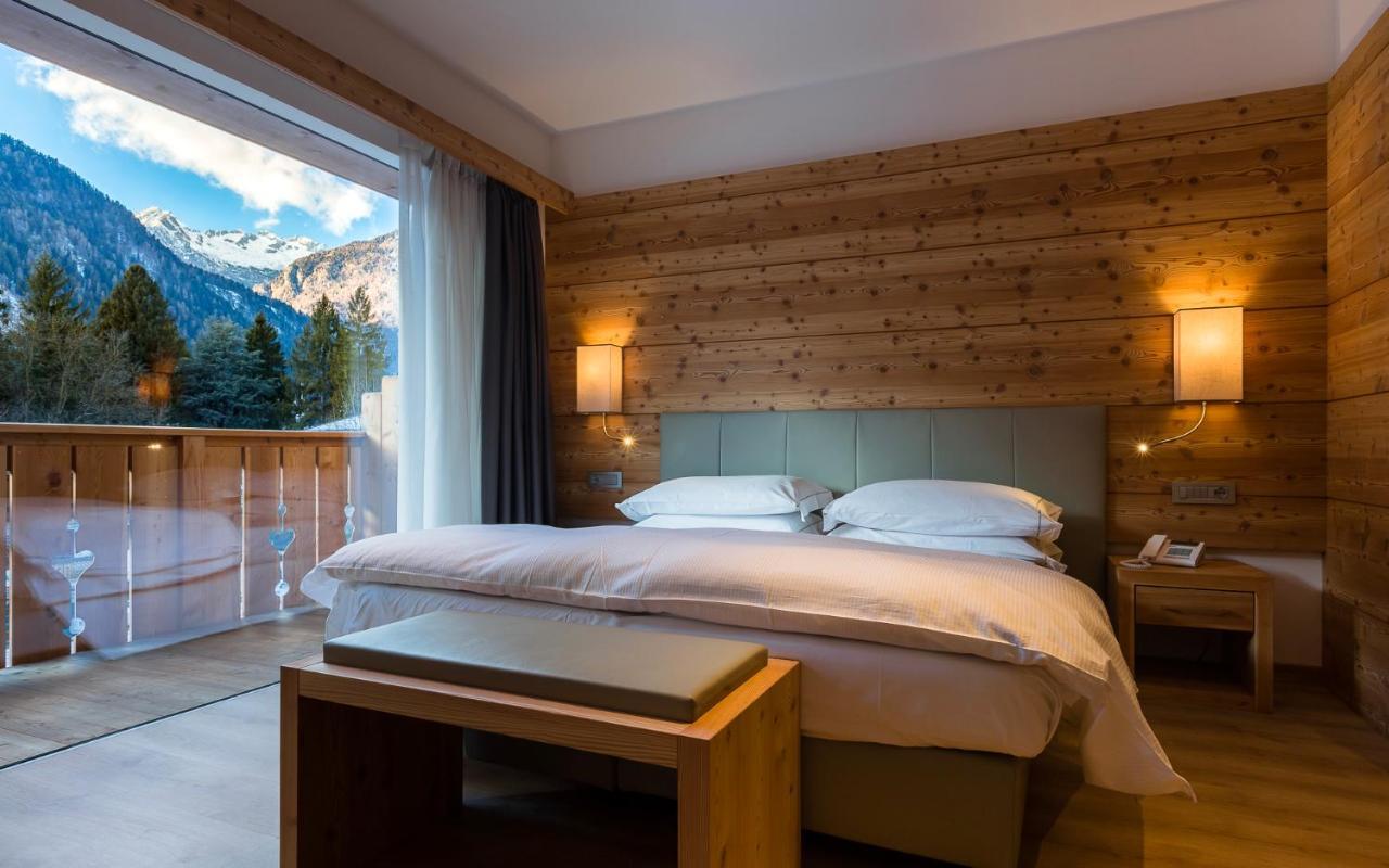 Hotel Europeo Alpine Charme & Wellness Pinzolo Ngoại thất bức ảnh